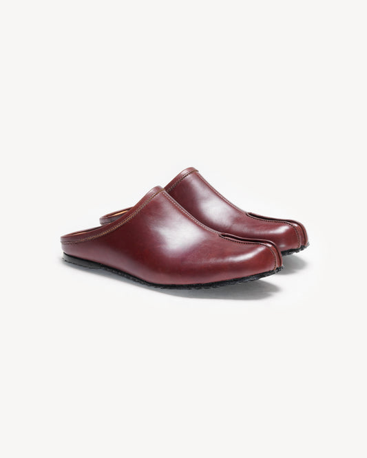 Elvis - Tabi Flat Mules in Chestnut