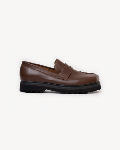 Travis - Tabi Loafers in Brown