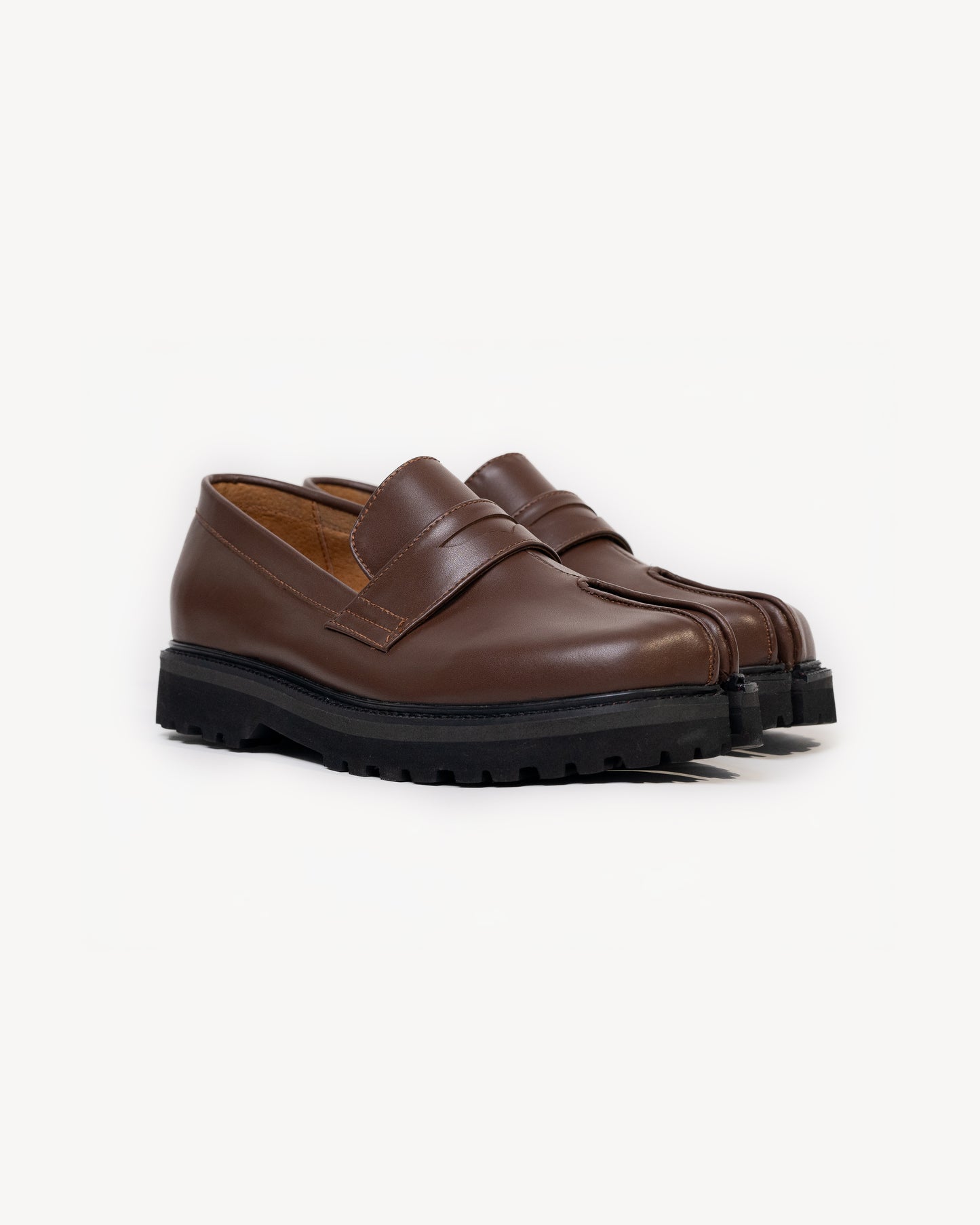 Travis - Tabi Loafers in Brown