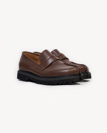Travis - Tabi Loafers in Brown
