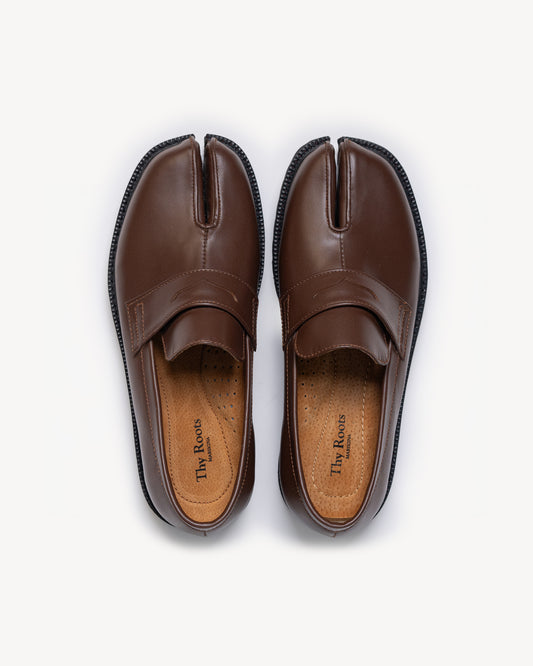 Travis - Tabi Loafers in Brown