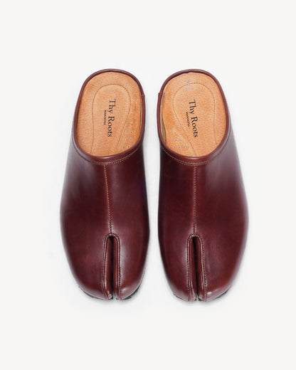 Elvis - Tabi Flat Mules in Chestnut