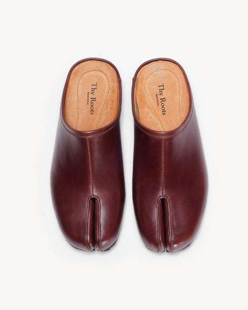 Elvis - Tabi Flat Mules in Chestnut