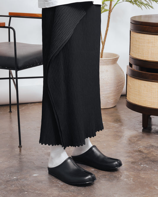 Elvis - Tabi Flat Mules in Black