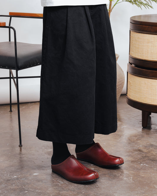 Elvis - Tabi Flat Mules in Chestnut