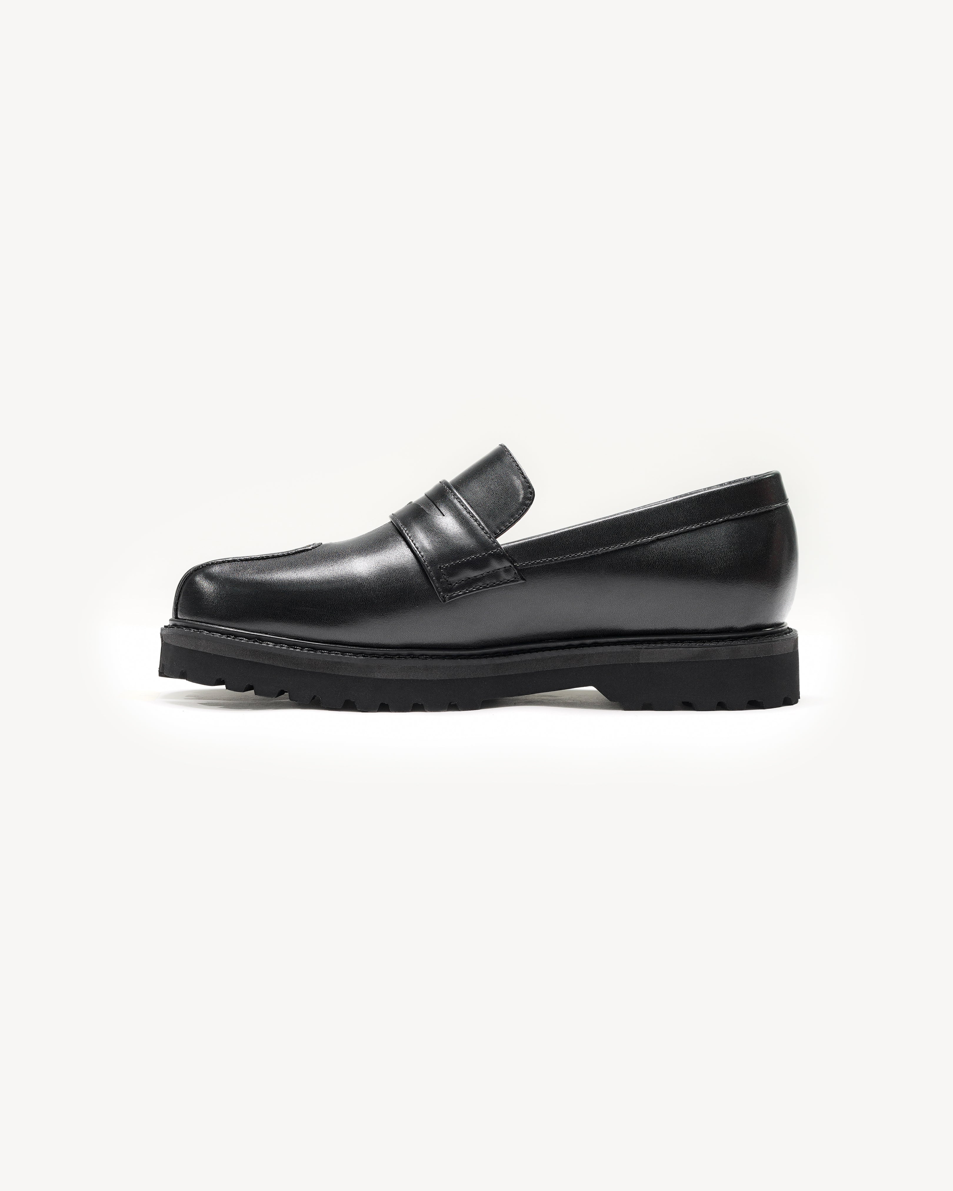 Travis - Tabi Loafers in Black